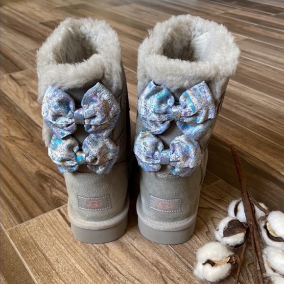 🌿UGG🌿 BAILEY BOW ABSTRACT SPLATTER BOOTS - Picture 2 of 15